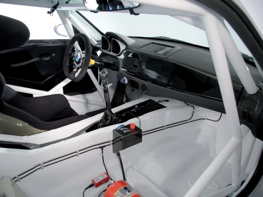  BMW Z4 M Coupe Race Car 2006 года  (фото 10 из 19)